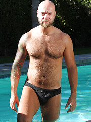 Muscle bear Dan Rhodes Bear gets naked